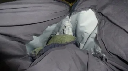 Riß des Innenfutters einer Feuerwehrjacke