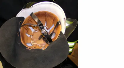veraltetes Innenteil eines Feuerwehrhelms